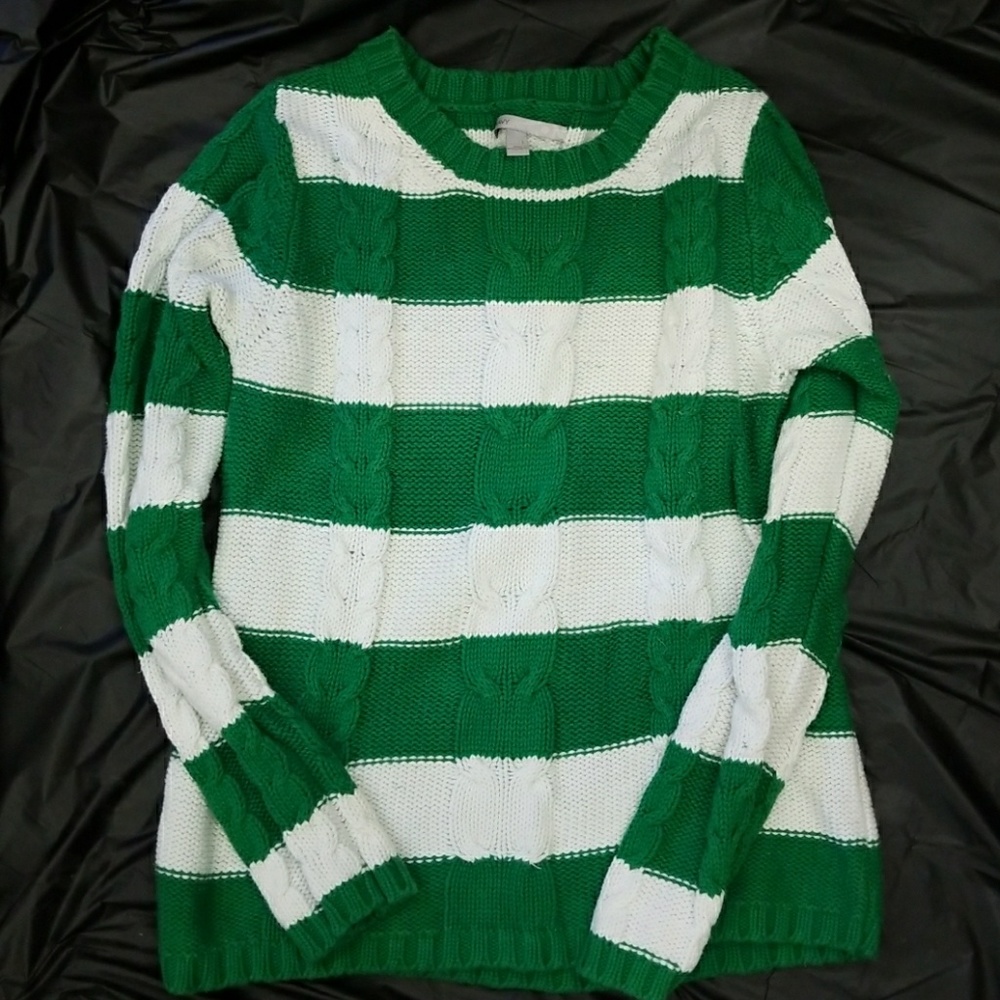 Green and white old navy cableknit sweater